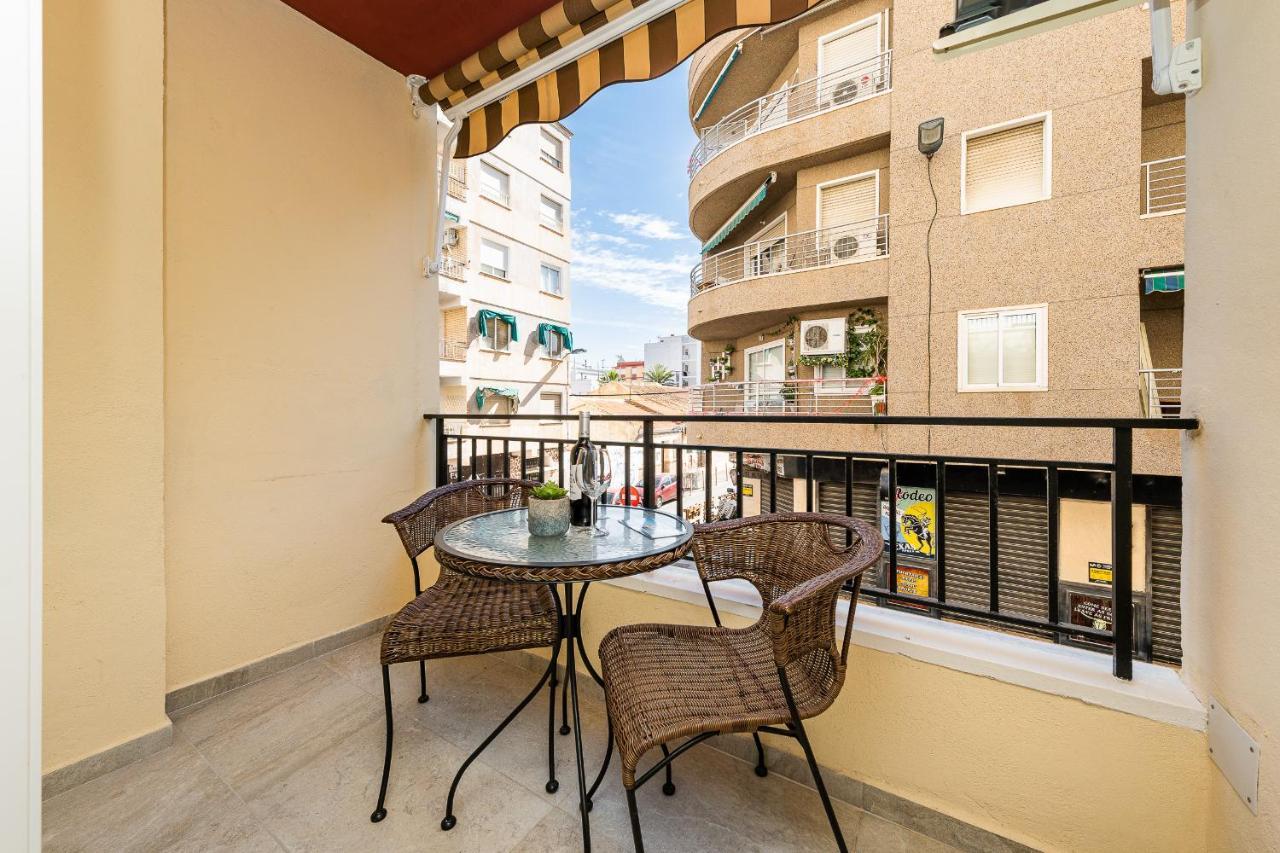 Apolo Beach Front - Sea View Luxury Apartment Торрев'єха Екстер'єр фото