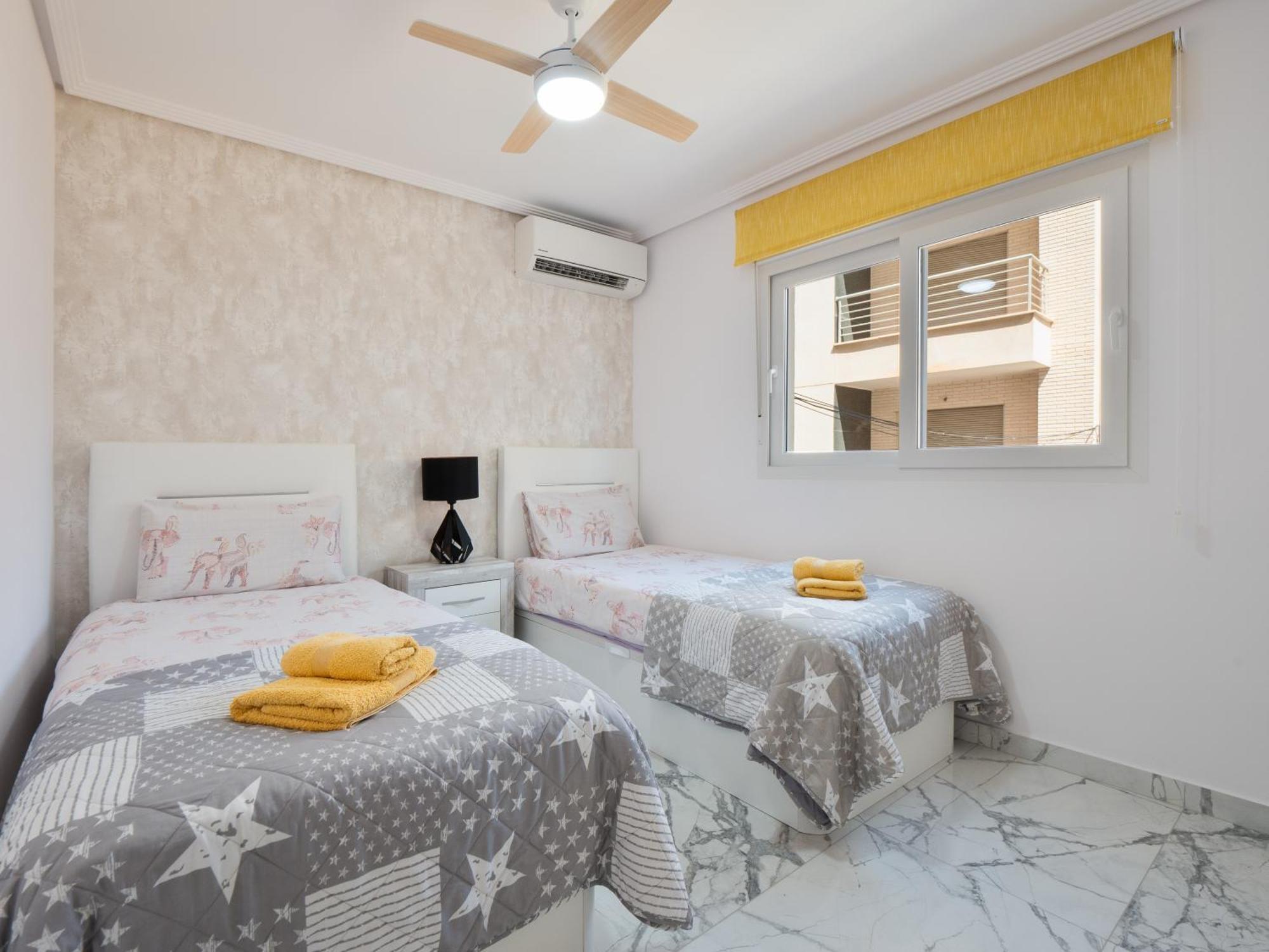 Apolo Beach Front - Sea View Luxury Apartment Торрев'єха Екстер'єр фото